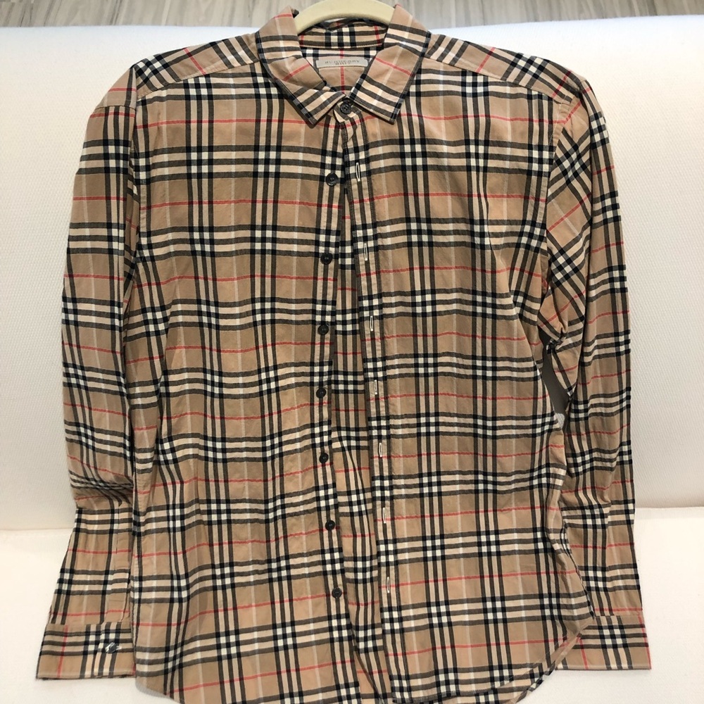 Burberry button Down